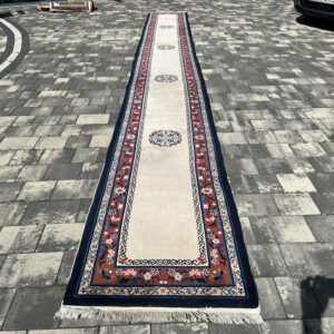 Pałacowy dywan korytarzowy Indo-Sarogh Premium – 655 x 76 cm, 100% szlachetna, lśniąca wełna, rozświetlające tło z florystycznymi medalionami, unikat o długości ponad 6,5 metra #122