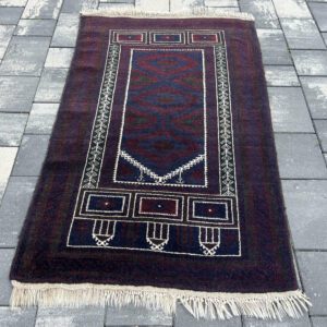 Tajemniczy afgański dywan gabinetowy Baluch Premium – 140 x 82 cm, 100% plemienna wełna, nastrojowa paleta indygo i burgundu, idealny do wnętrz typu Loft #125