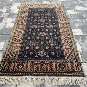 Perski dywan Qashqai (Kaszkaj) – ręcznie tkany z wełny, czarne pole, geometryczny wzór tribal, 214 × 112 cm #215